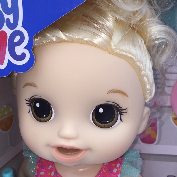 Baby Alive Strawberry Shake Magical Mixer Interactive Baby Doll with Ble… - Picture 2 of 12